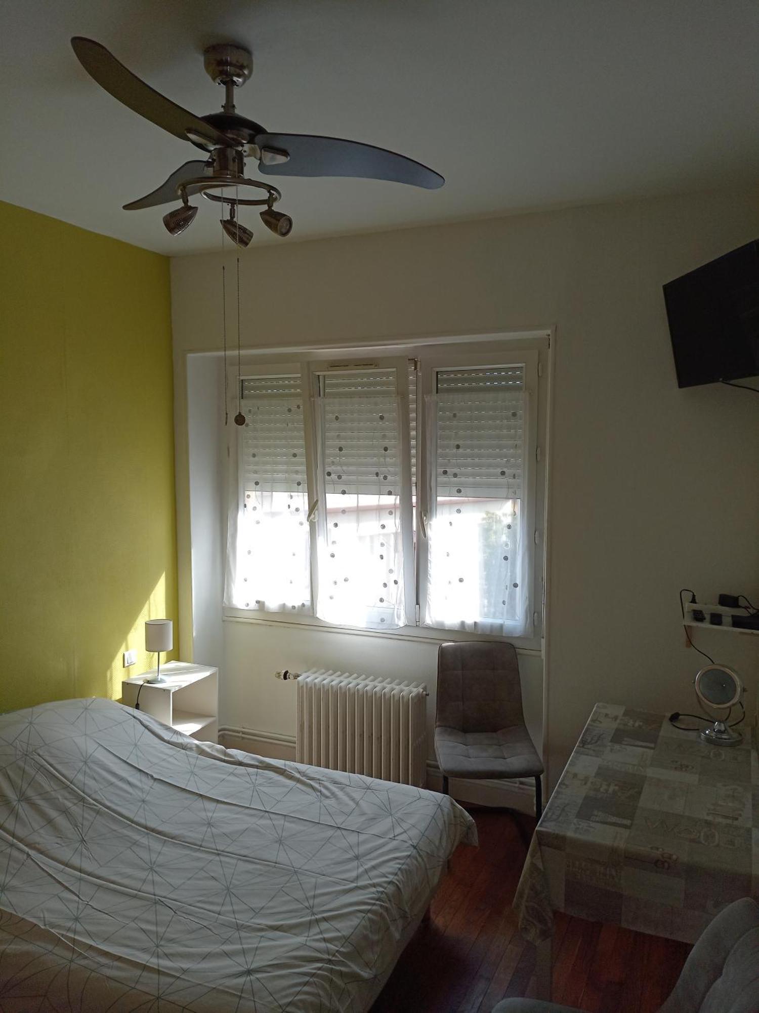 Chambre Meublee Au Coeur De Ville - Chez L'Habitant Le Creusot Dış mekan fotoğraf